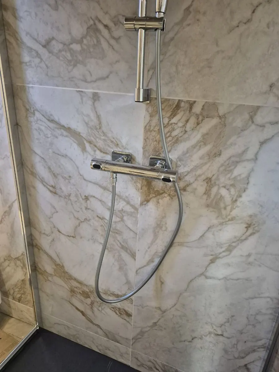 Rénovation de douche avec colonne thermostatique