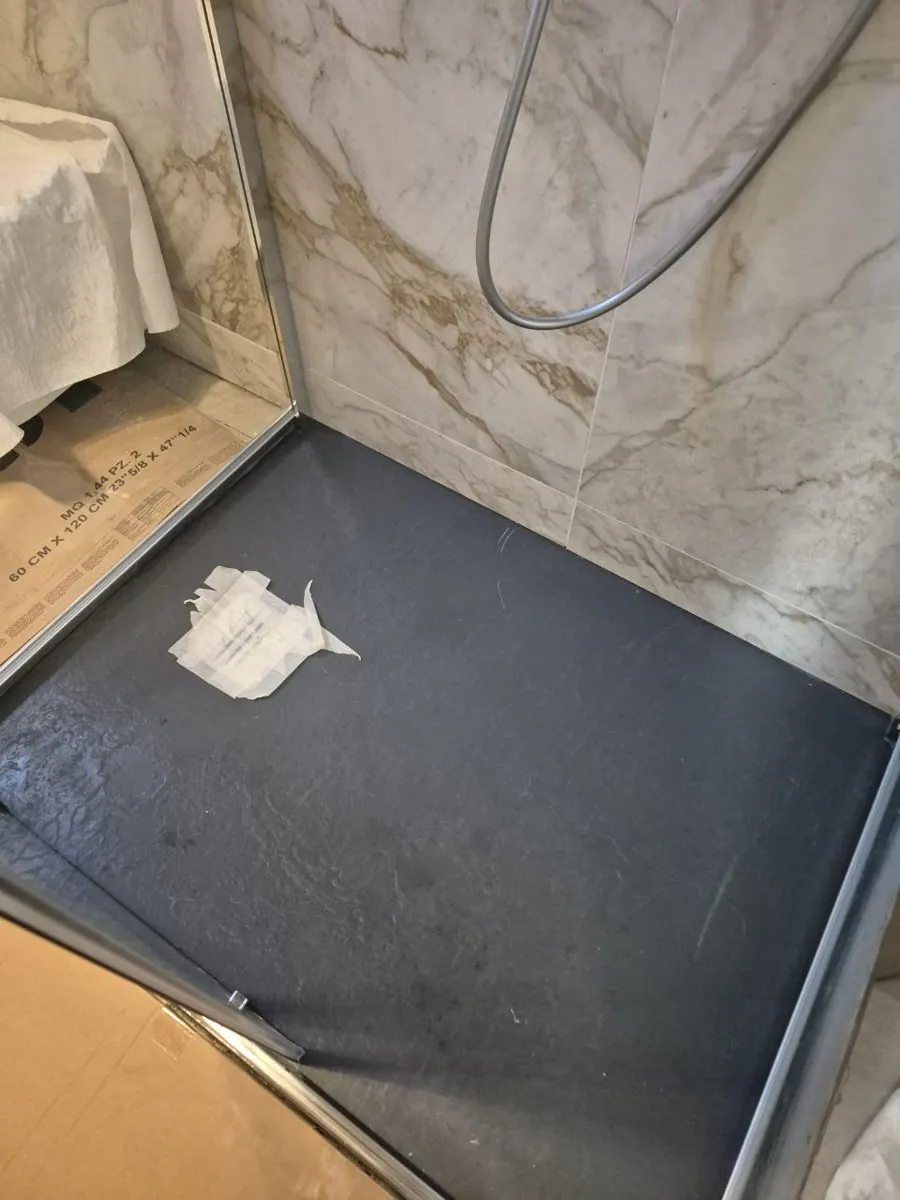 Receveur de douche et finitions périphériques