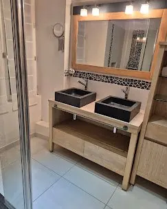 Installation d’un meuble double vasque