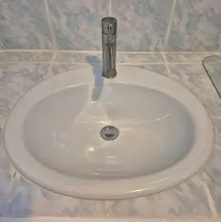 Dépose de robinetterie sur lavabo
