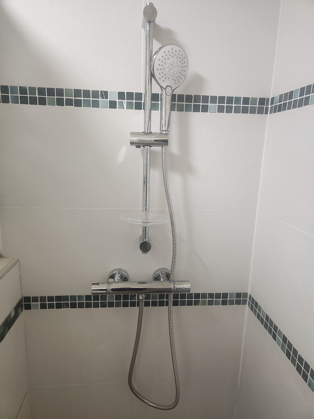 Pose de colonne de douche en salle de bain par AMB Services en Seine-et-Marne 77