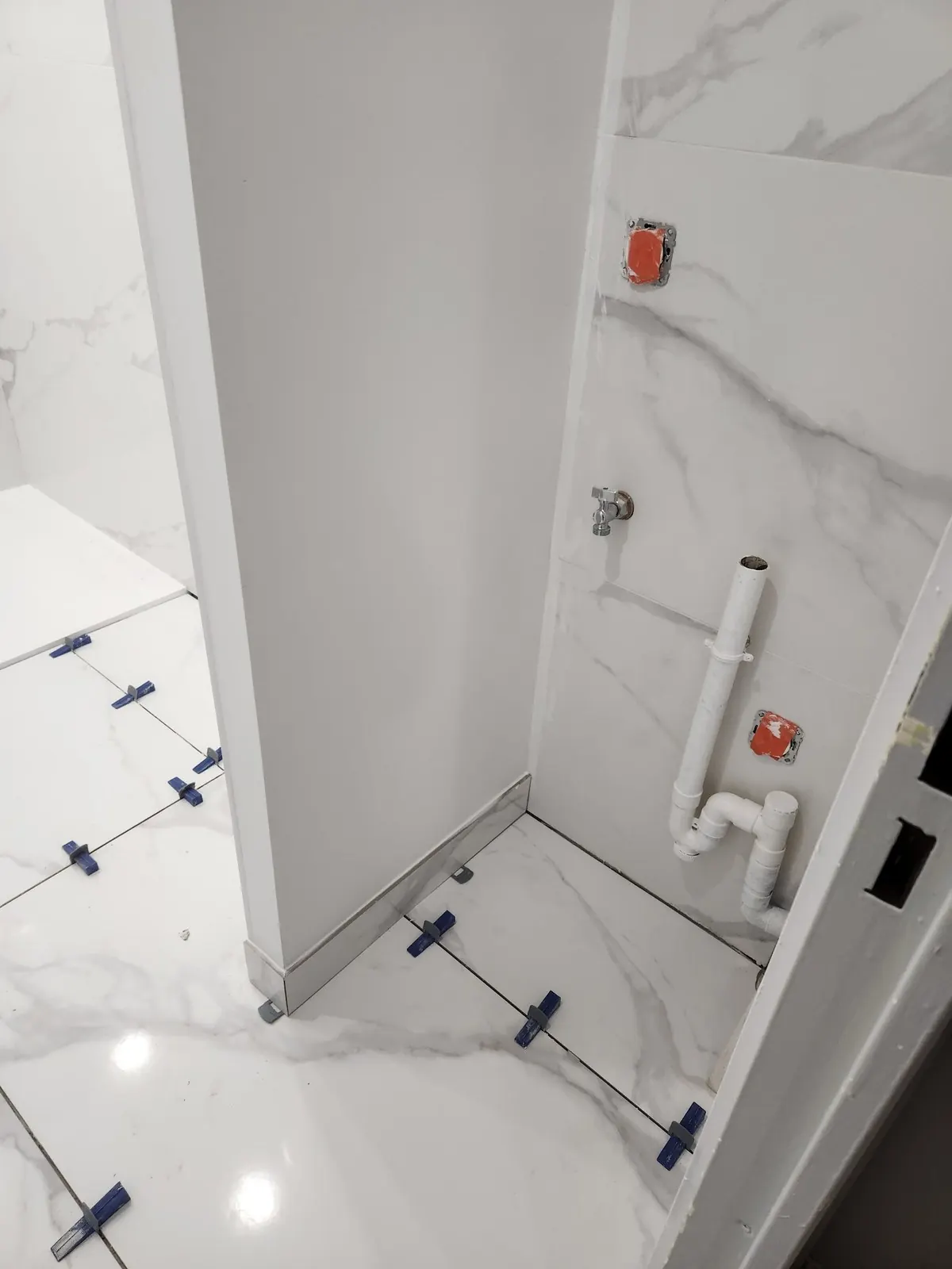 Création des attentes plomberie d’une salle de bain